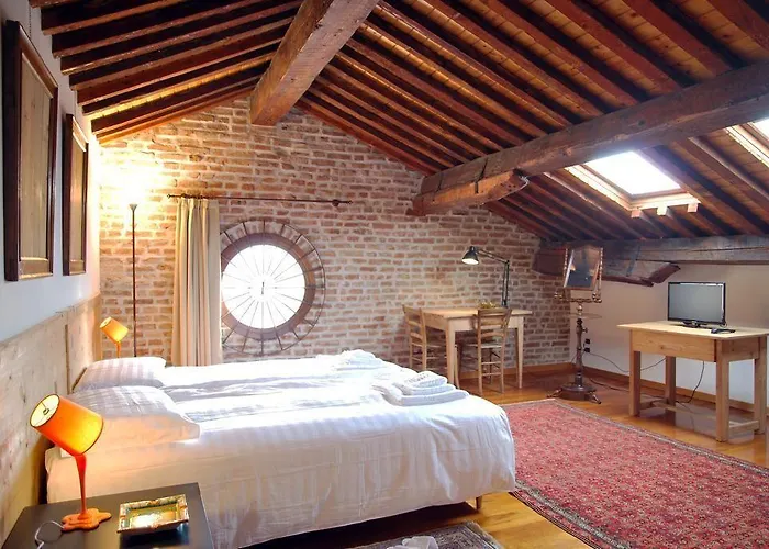 Konukevi Palazzo Raspanti 3*